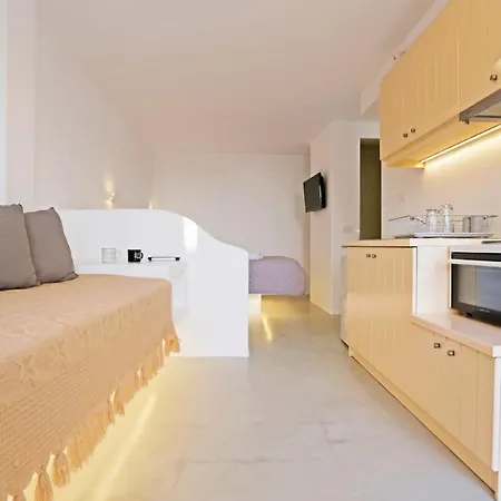 Marianna Suites *